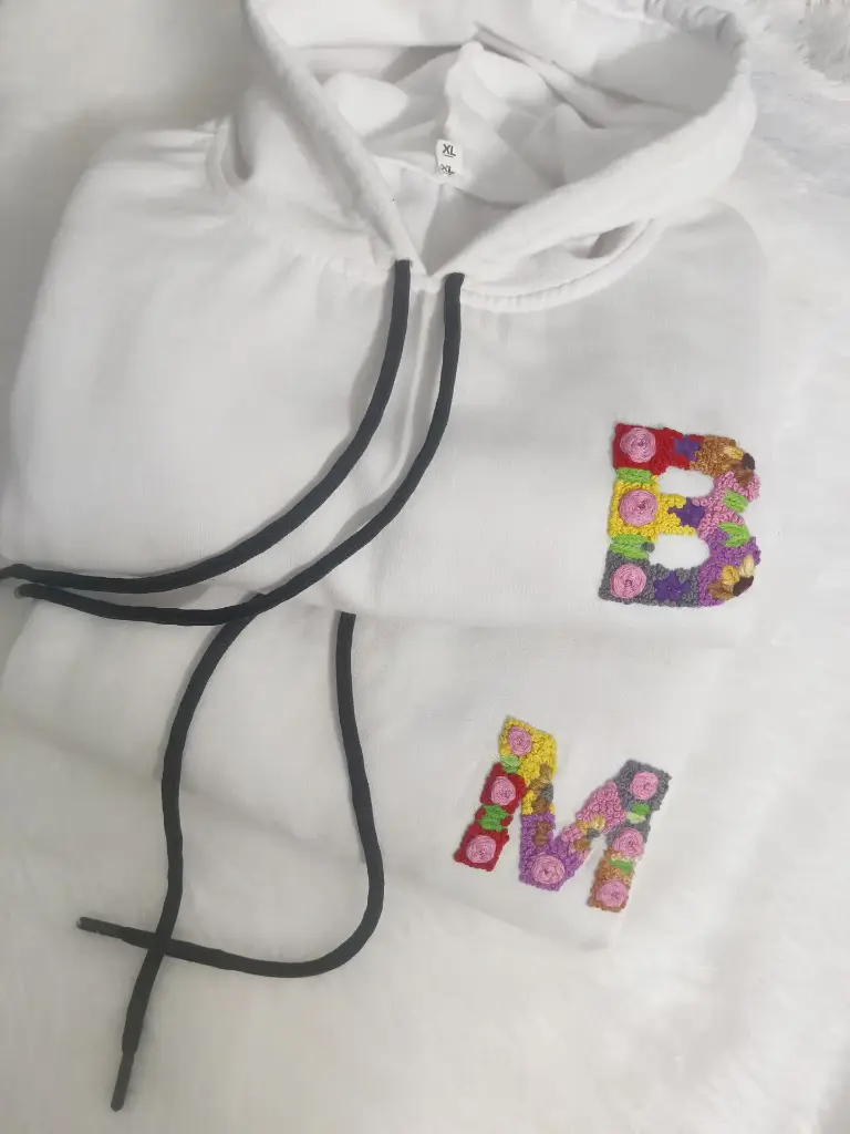 Cuctomize initial hoddie